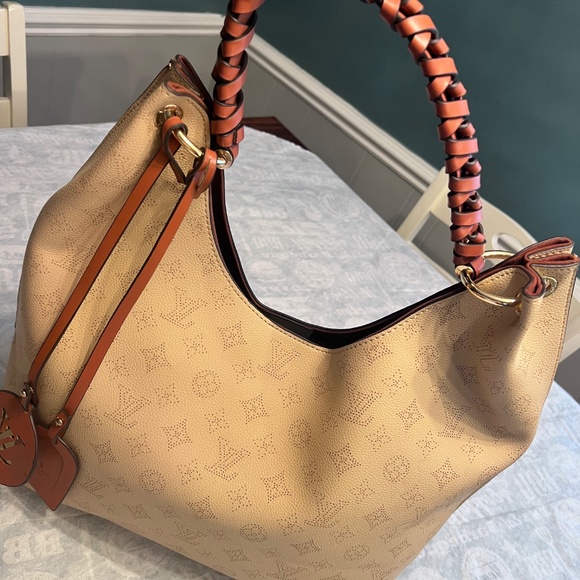 Louis Vuitton - Picture 2 of 7